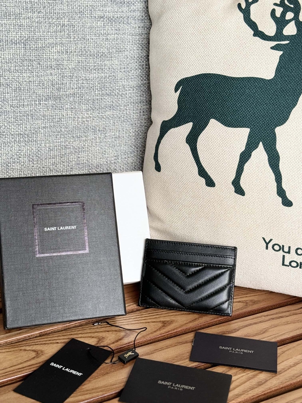 イヴサンローラン財布背面デザイン